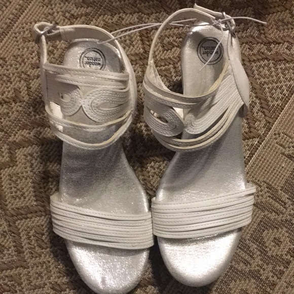 Girls Wonder Nation Strappy Faux Cork Sandals Size 4 - Picture 2 of 9